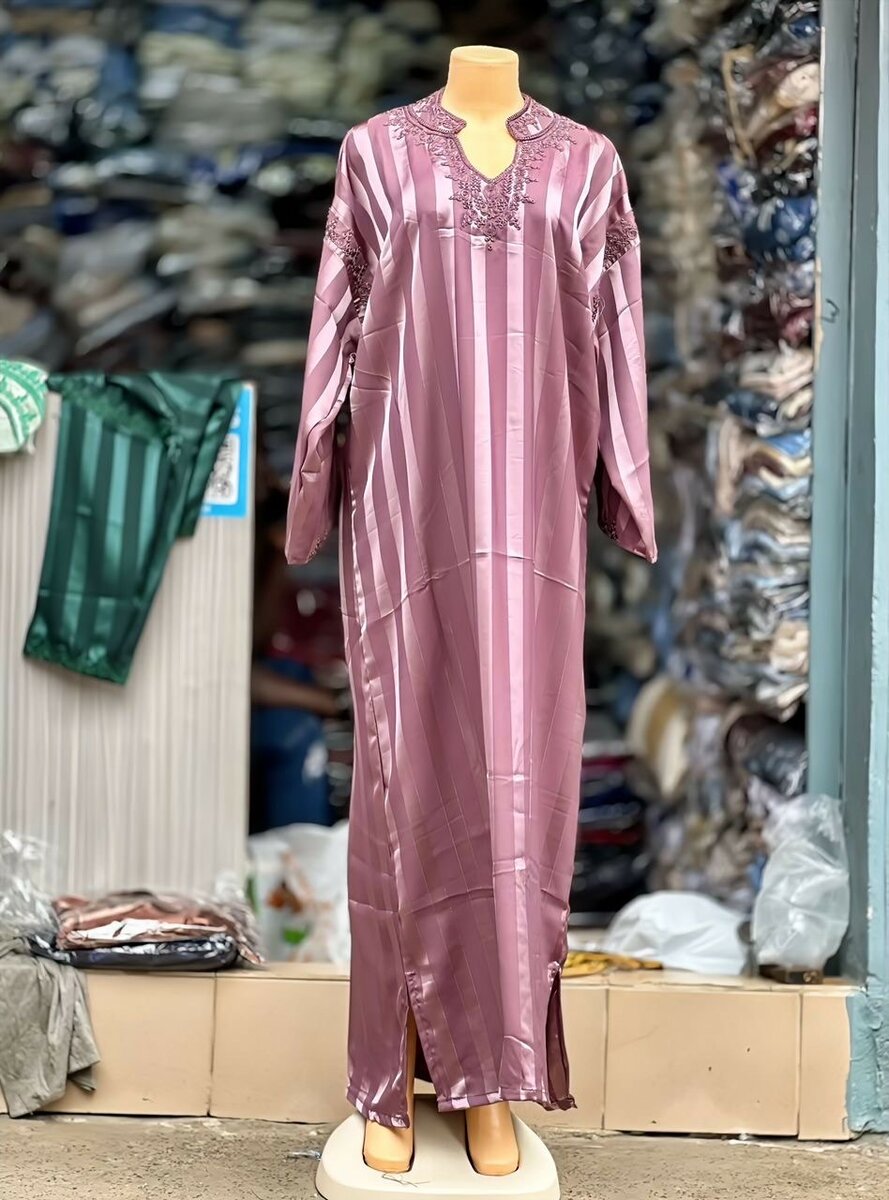 Robe caftan rayé élégant
