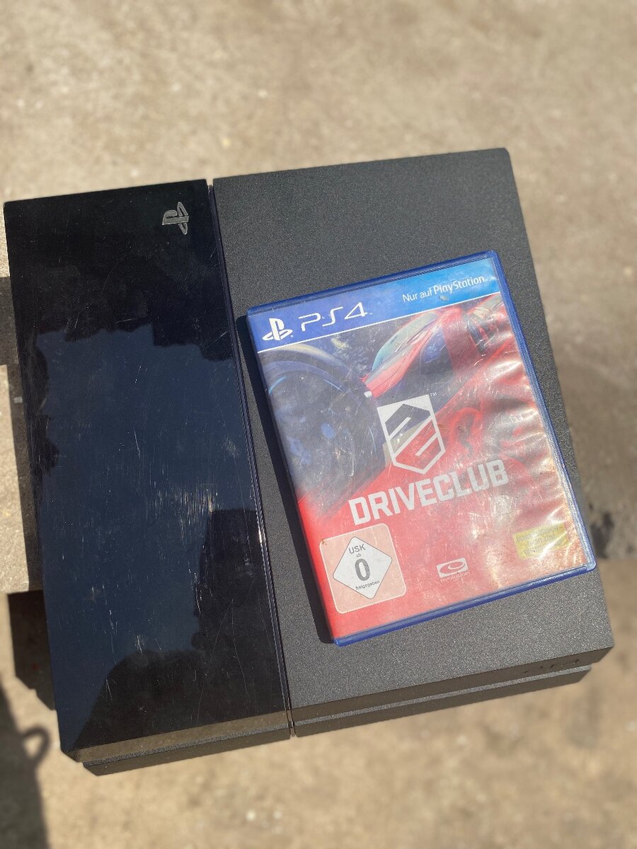 PS4 with 1 controller and 1 CD for sale