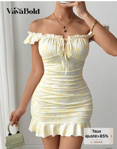 Robe moulante à volants