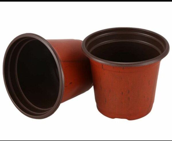 Nursery plastic pots