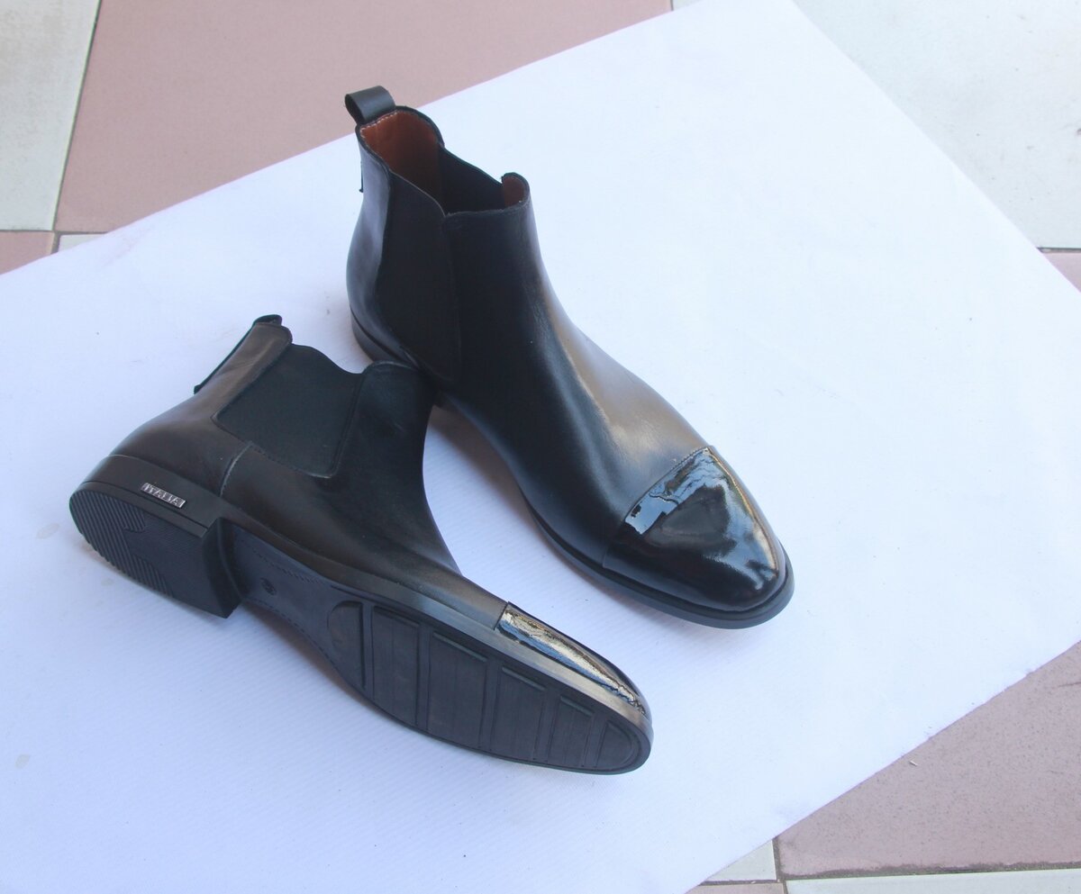 patient toe cap chelsea boots