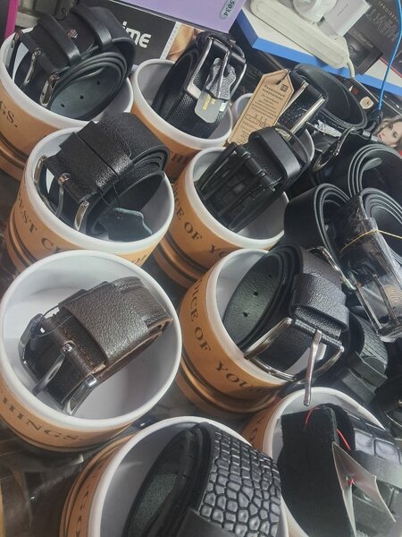 Ремень от 250 сом до 1800 сом кожа ,гелвый ,пресованный