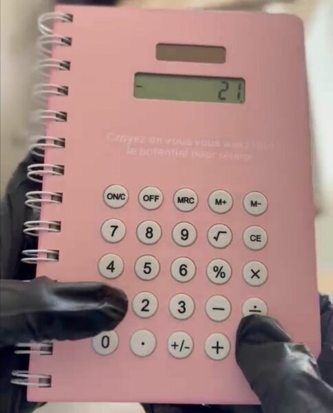 Carnet avec calculatrice intégrée