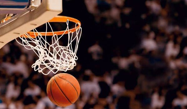 Ballon et panier de basket