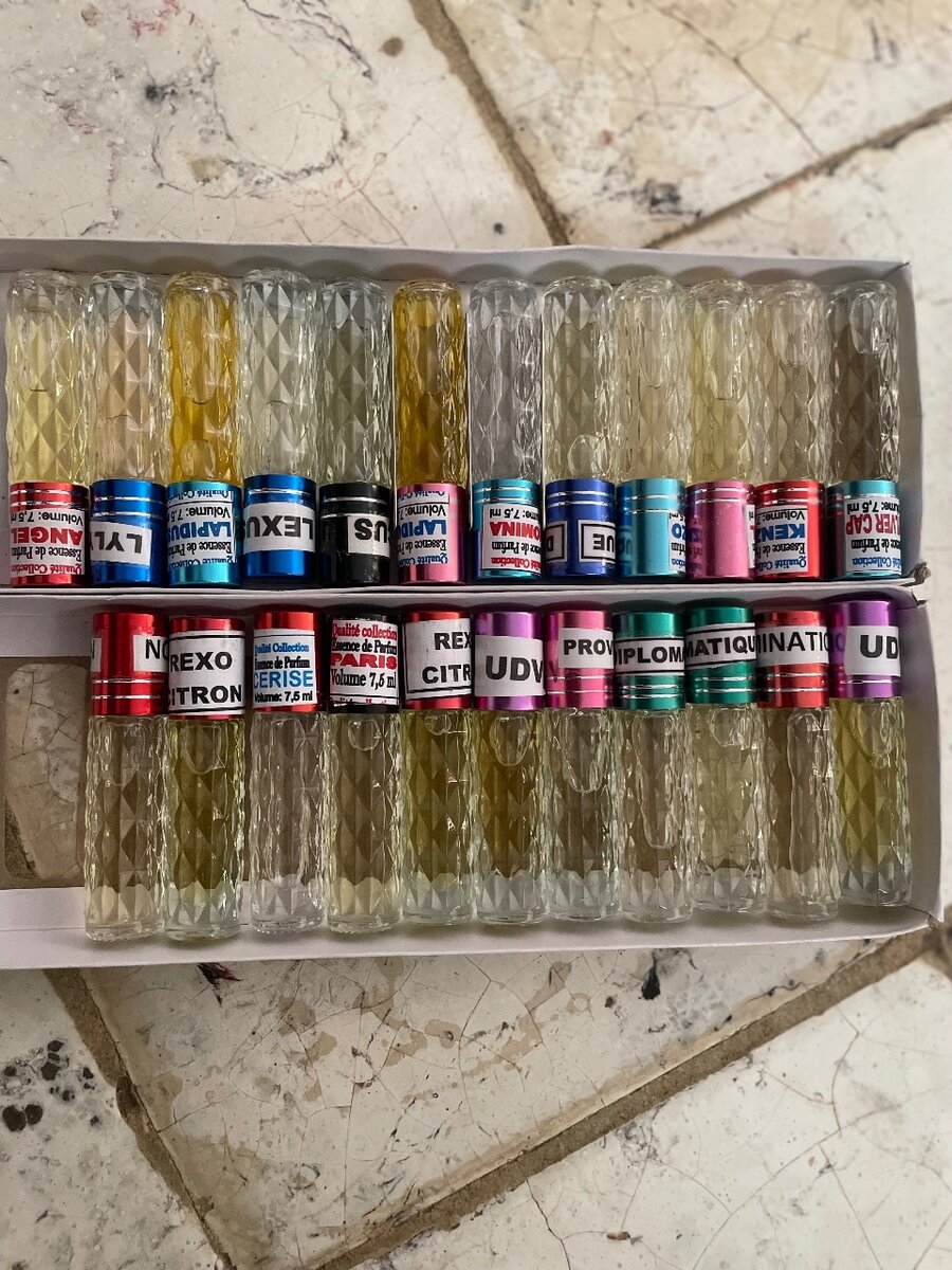 Essences de parfums 2 à 1500F