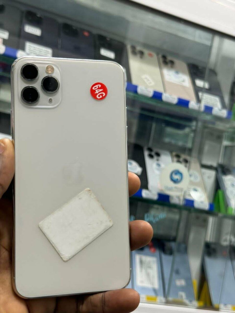 iPhone 11 Pro Max 64giga très propre  Sans message   180mi: