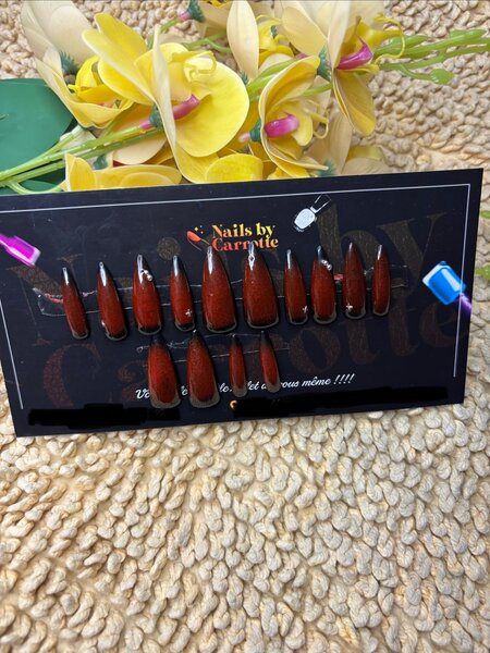 Ongles en acrylique élégants