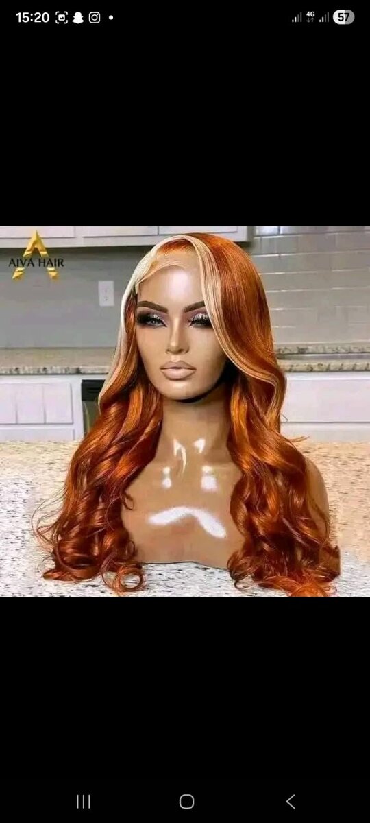 Perruque longue bouclée