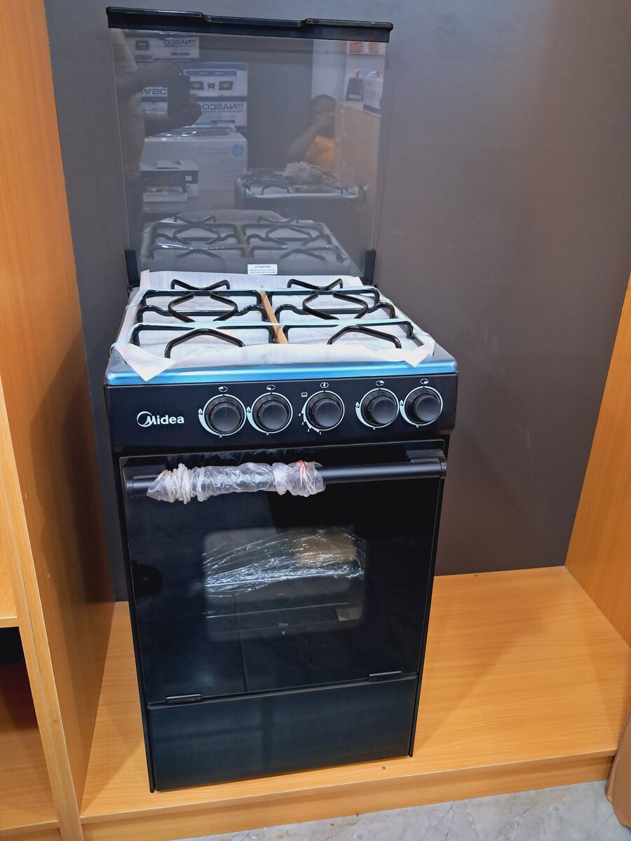 Midea 4 burner oven and Grill - gas