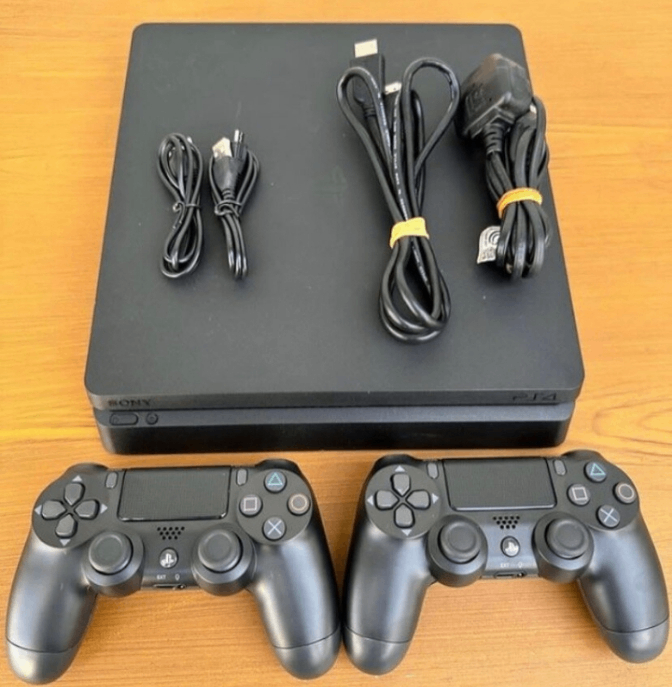 Console PS4 Slim avec manettes