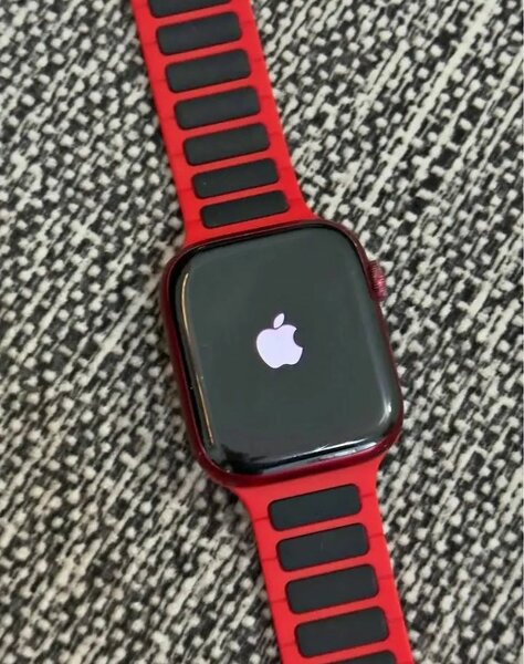 Montre connectée rouge élégante