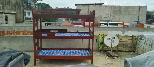 Lit superposé en bois robuste