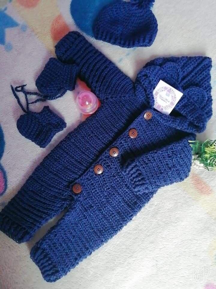 Knitted children's set jumper+trousers
