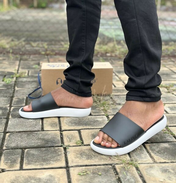 Claquettes confortables pour homme