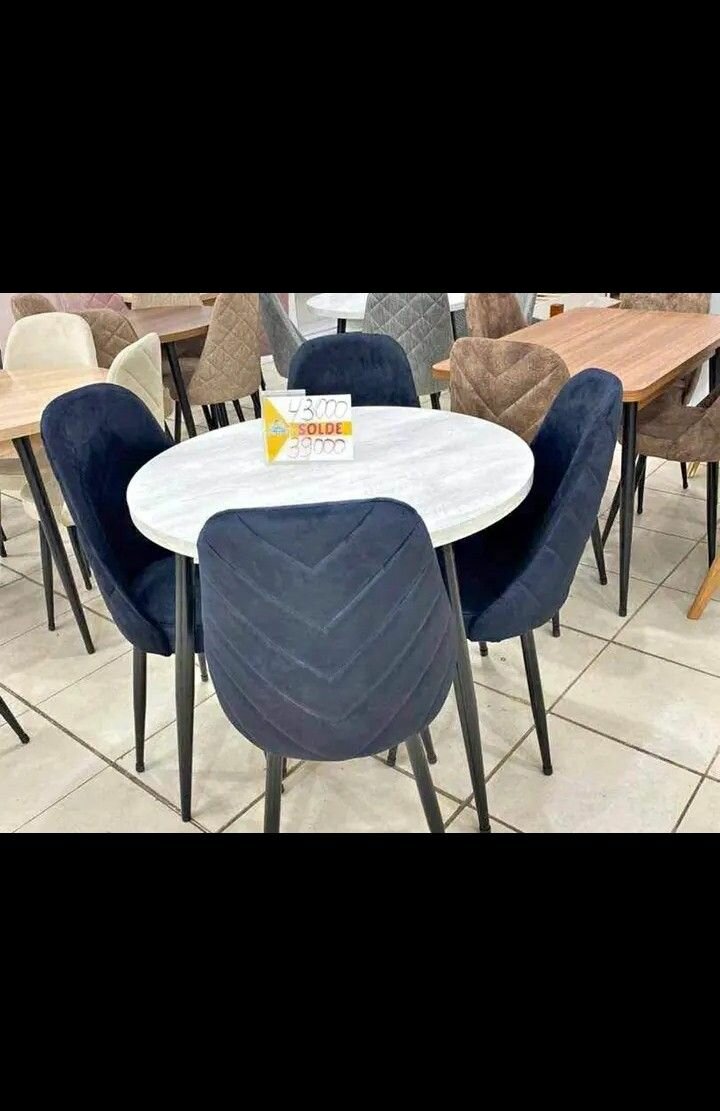 Table à manger moderne ronde