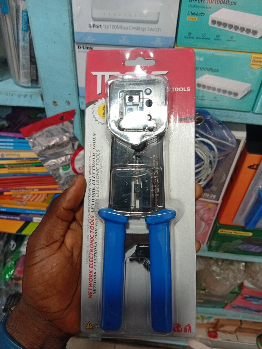 Pince à sertir réseau 8P RJ45