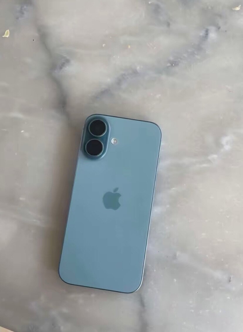 iPhone 16simple