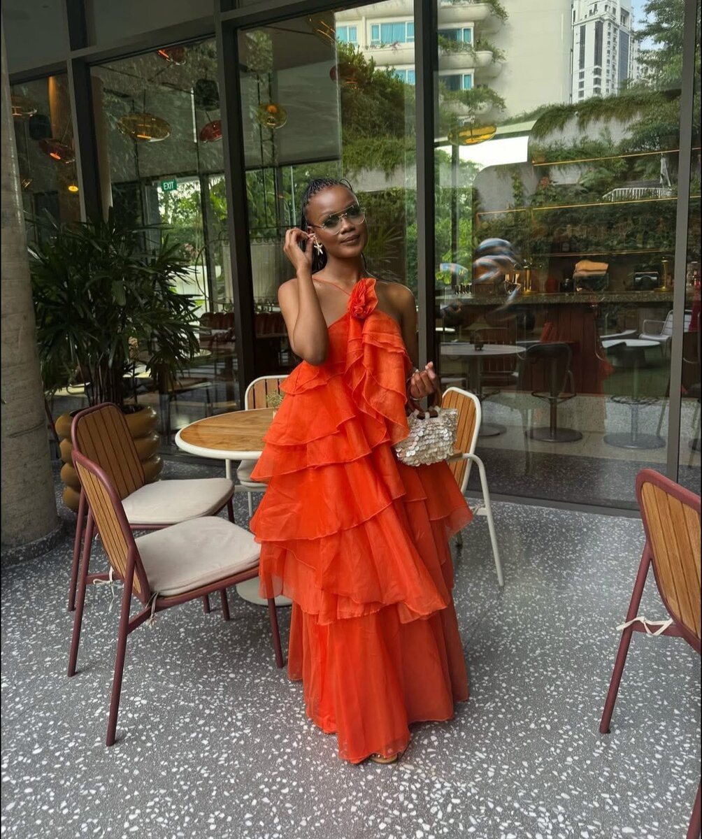 Robe Orange à Volants Élégante