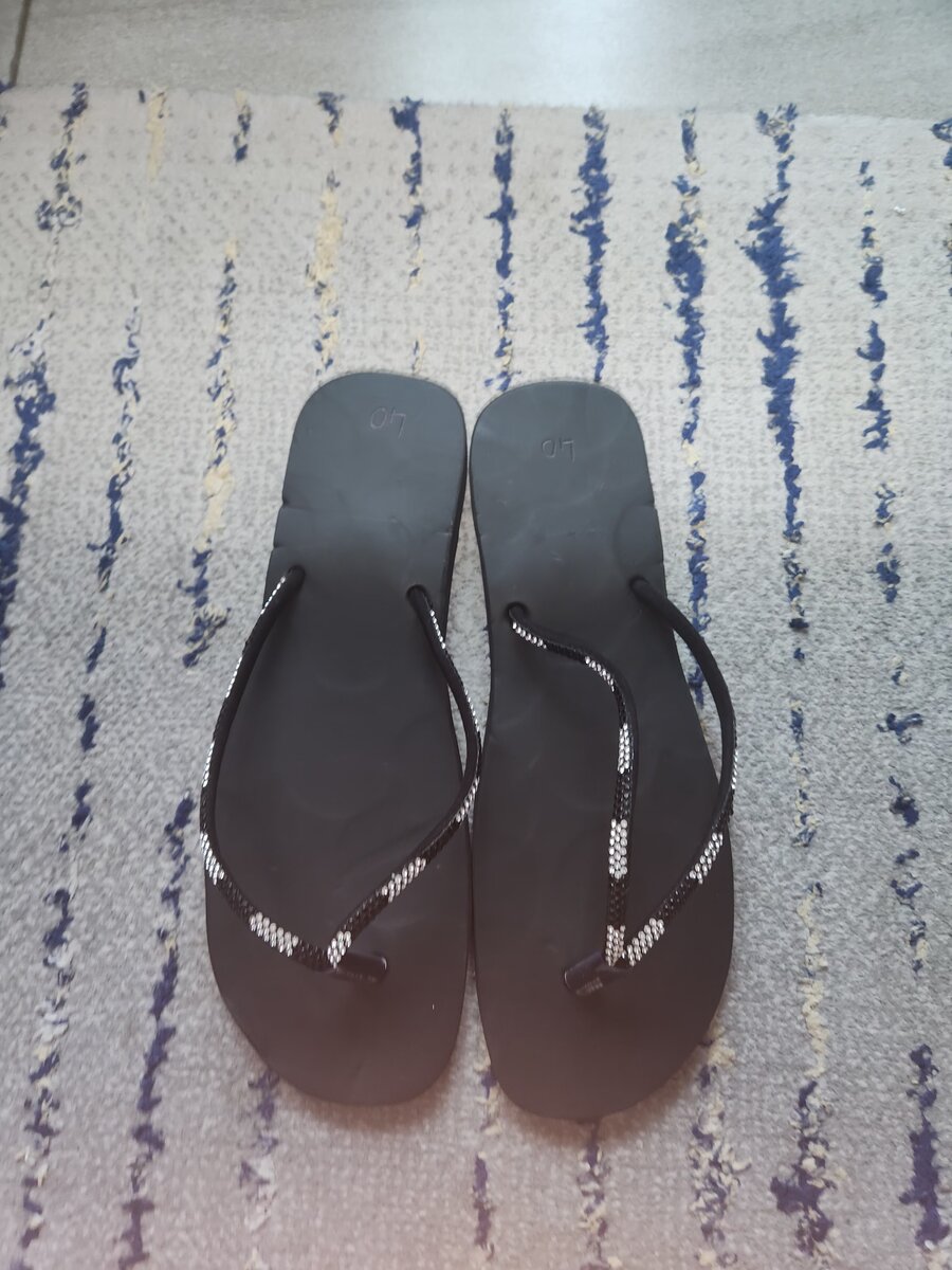 Sandales en cuir et tongs légères