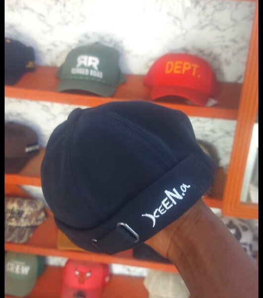 Casquette rétro noire tendance