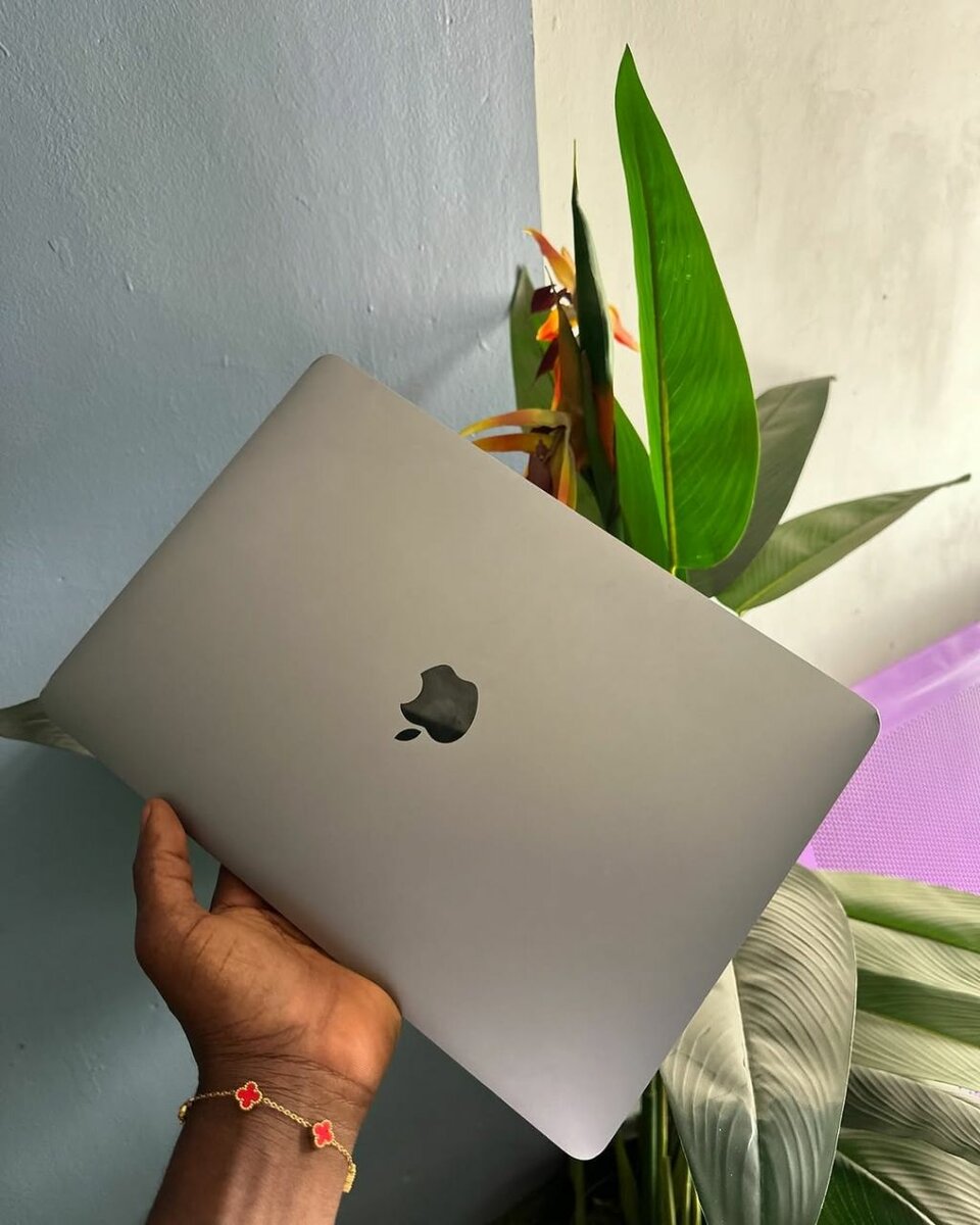 Mac Book Pro 19 Intel Core i5 -128GB