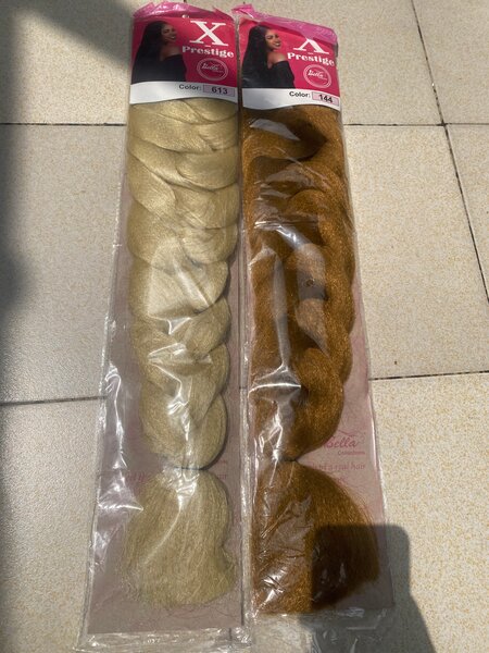 Cheveux synthétiques tressés