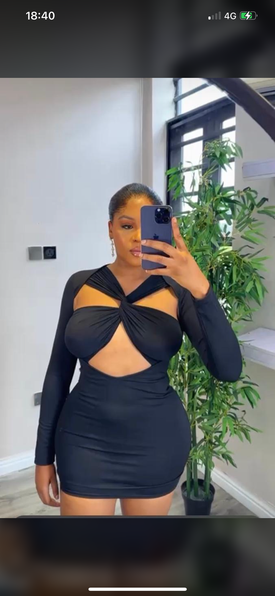 Robe noire sexy découpée