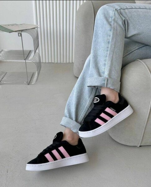 Baskets noires modernes