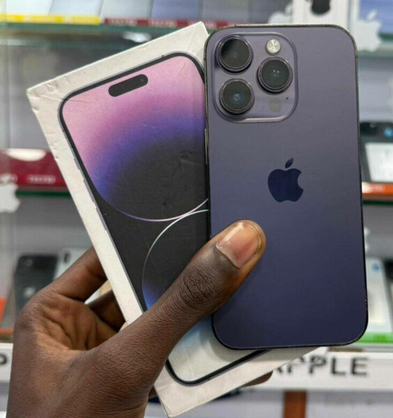 iPhone 14 Pro Noir Intense