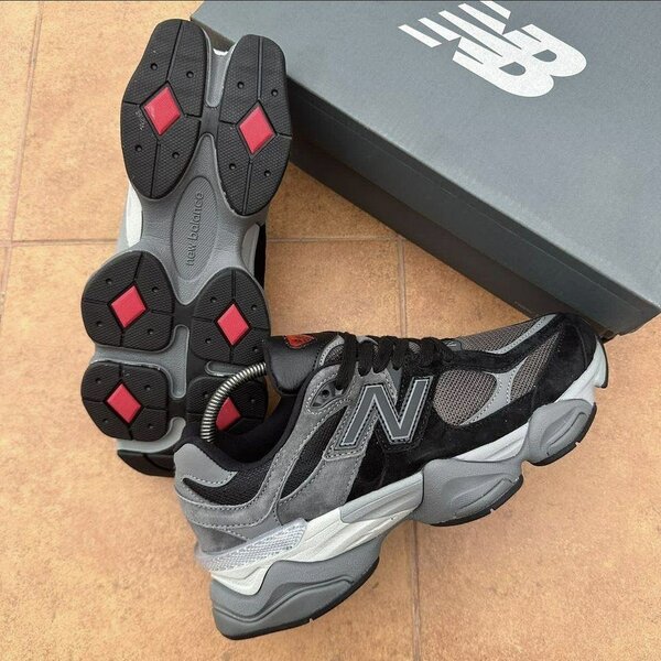 NEW BALANCE SNEAKERS