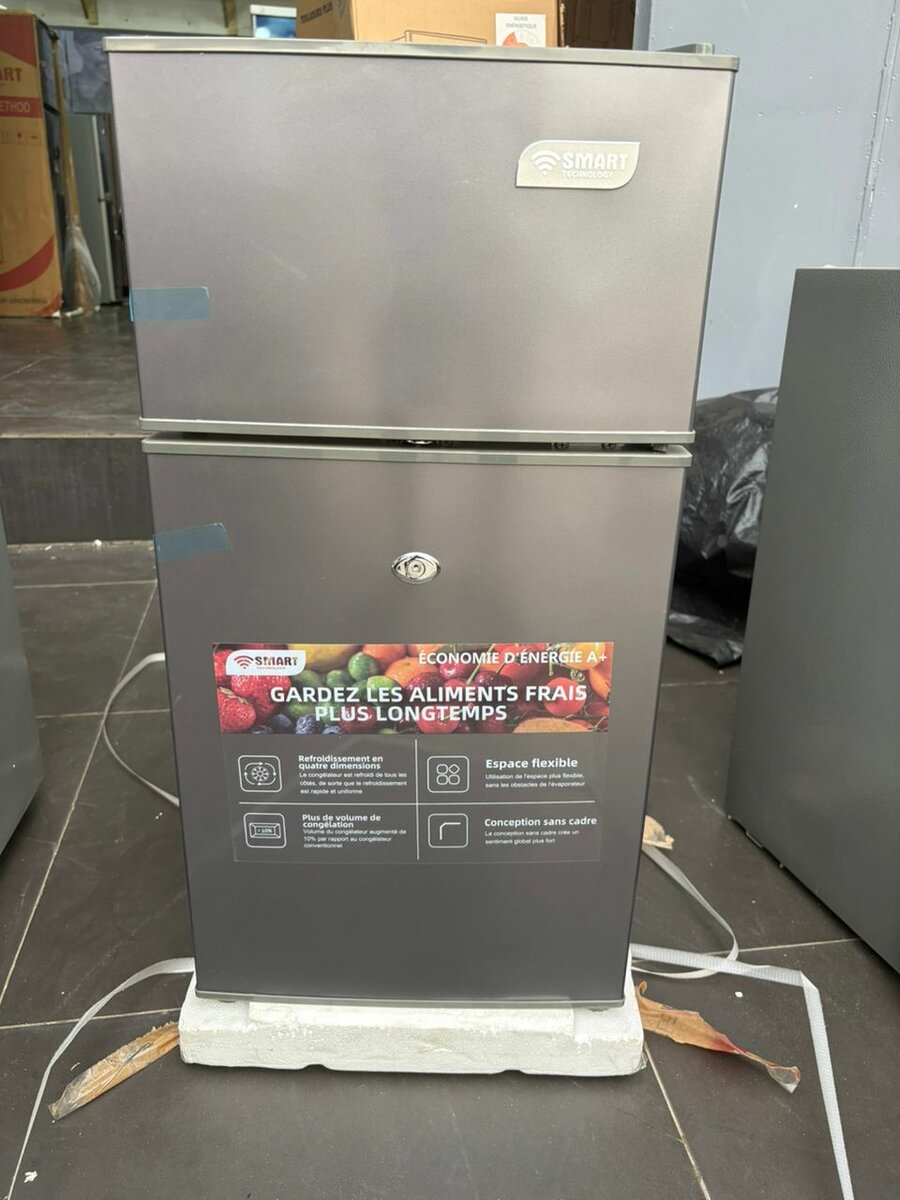 Réfrigérateur compact moderne