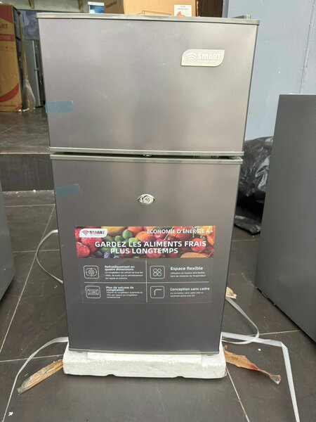 Réfrigérateur compact moderne