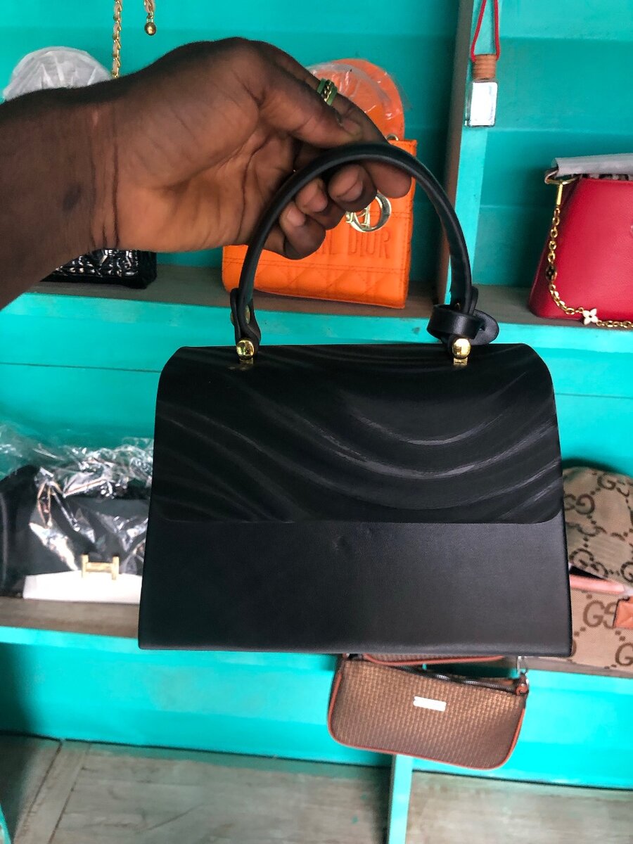 Sac à main noir élégant