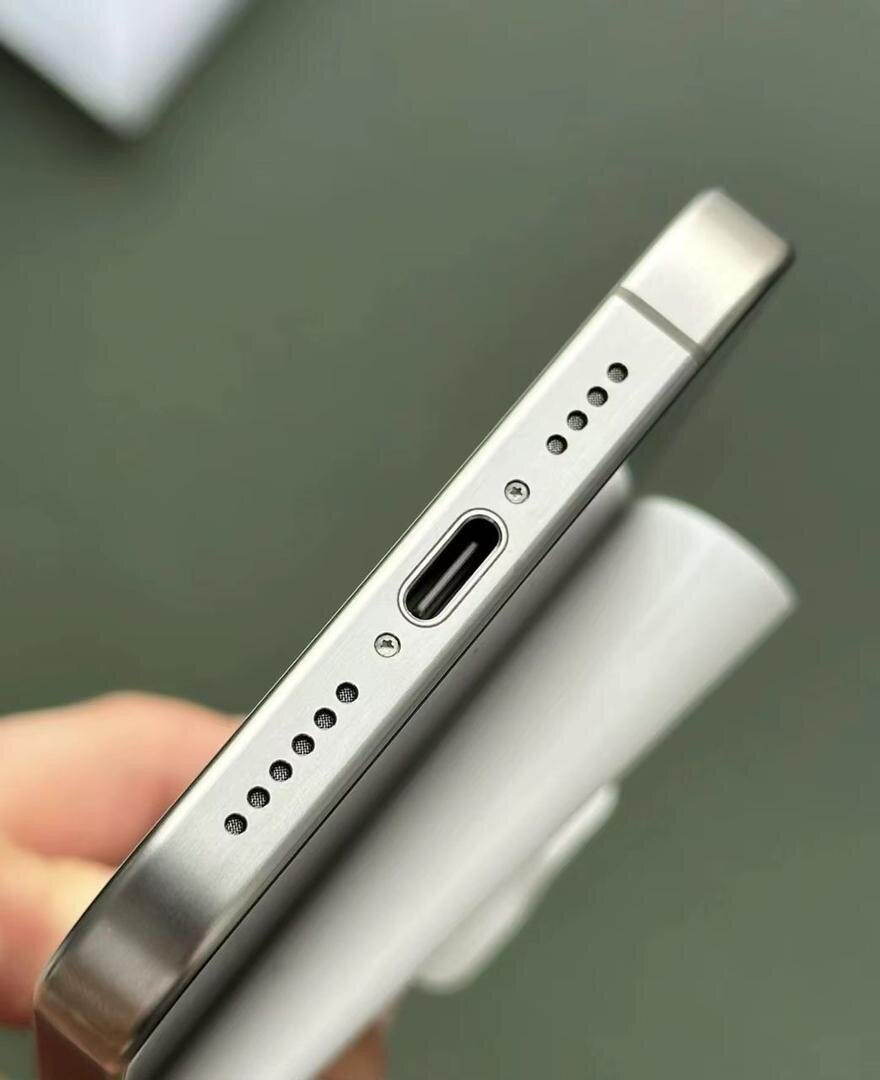 iPhone 15 pro max128 Go Argent