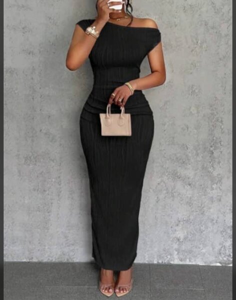 Robe Longue Épaules Dénudées Élégante