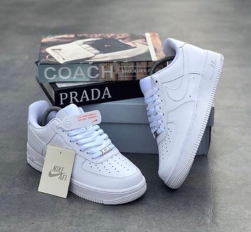 NIKE WHITE AIRFORCE 1