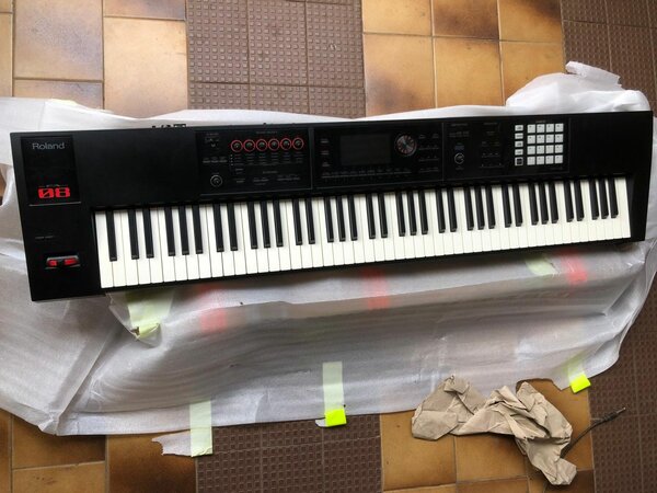 Roland Fa08