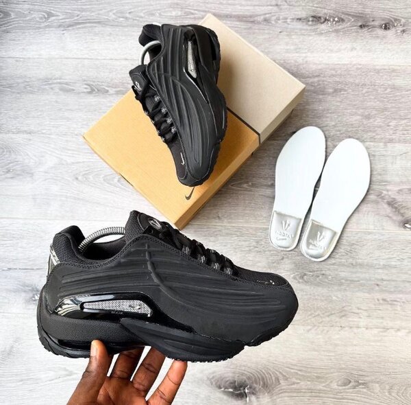 Baskets noires tendance