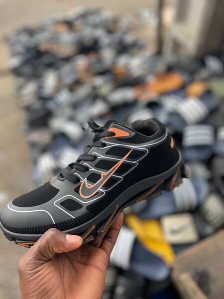 Chaussures de sport noires Nike