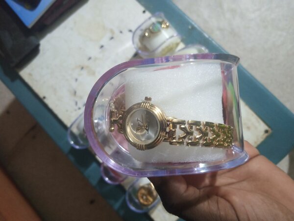 Montre bracelet dorée chic