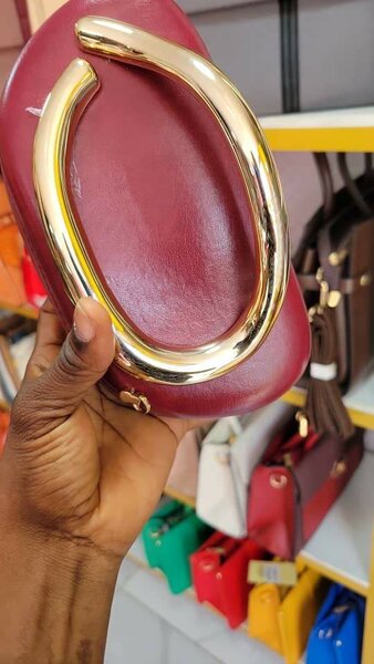 Pochette élégante en cuir