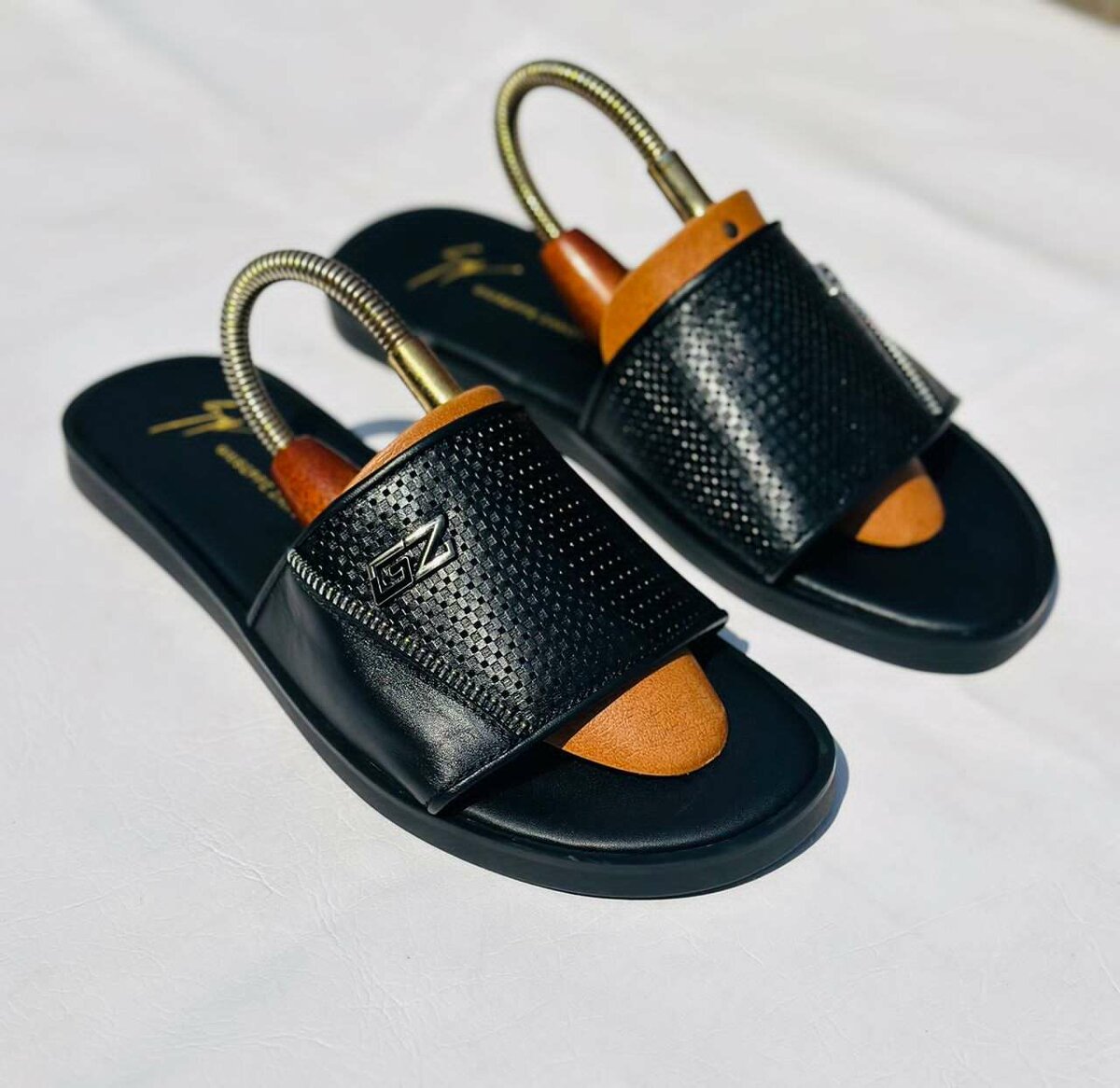 Men fashion slippers