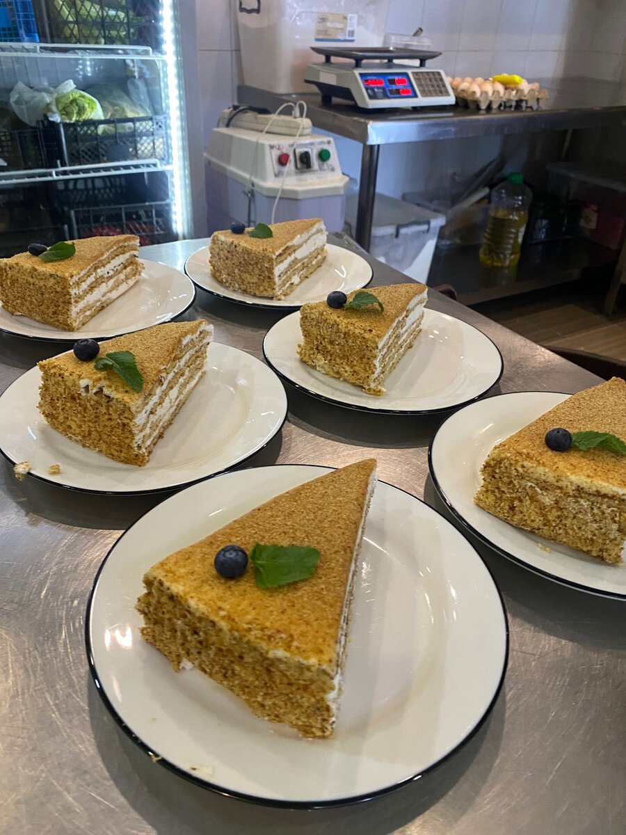 Медовик и Сметанник все нетто 1.5 кг