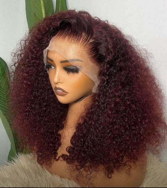 Perruque en dentelle bouclée