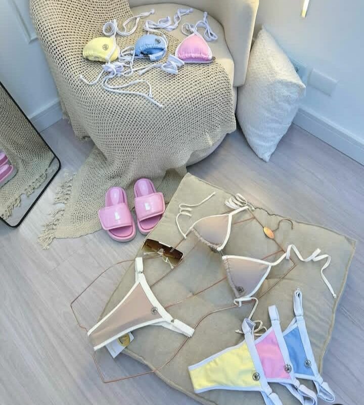 Bikinis colorés à la mode