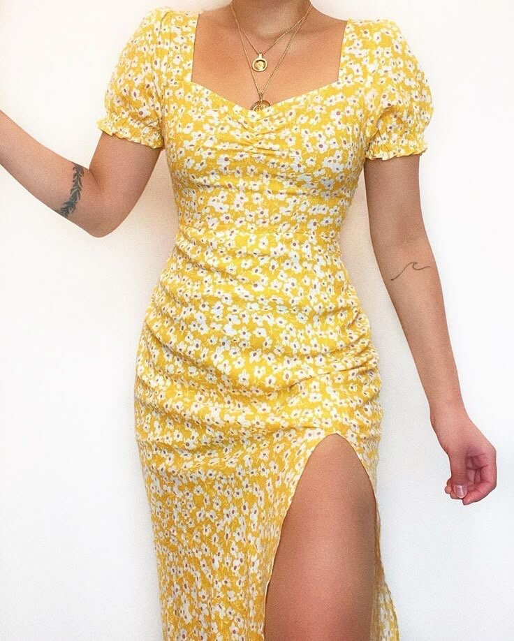 Robe fleurie à manches bouffantes