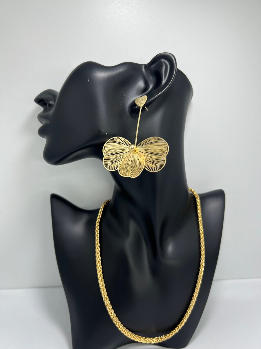 Boucles d'oreilles dorées élégantes