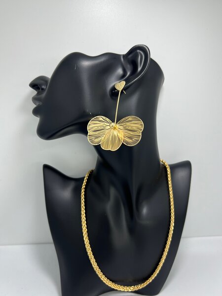 Boucles d'oreilles dorées élégantes