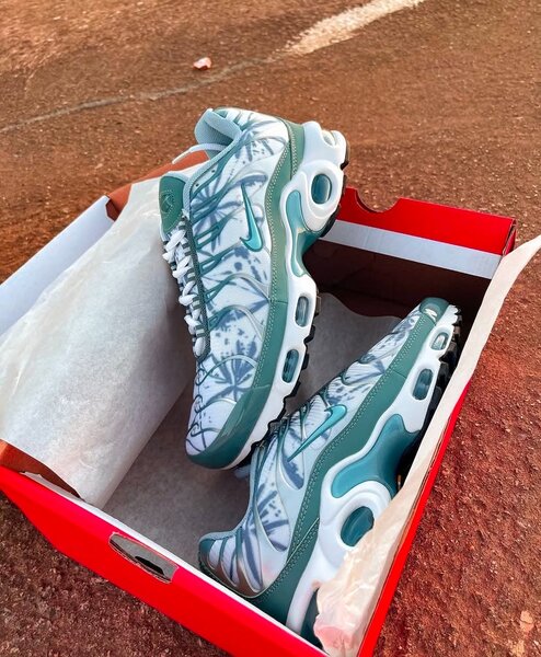 NIKE AIR MAX PLUS TN "PALM PACK GREEN" ( Avec le coffret)