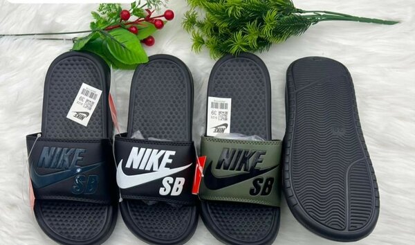 Claquette nike SB